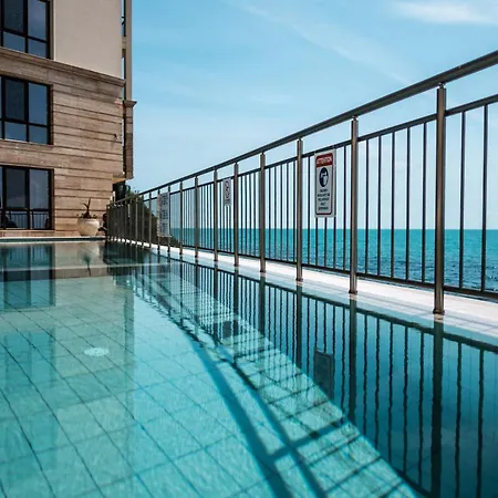 アパートホテル Cabacum Pleasure Beachfront - 50m To And Pool ヴァルナ