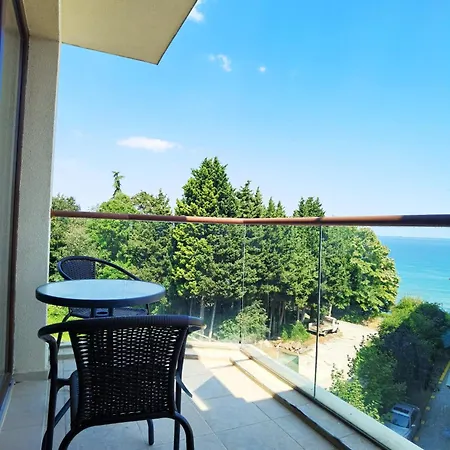 Cabacum Pleasure Beachfront - 50m To And Pool Varna