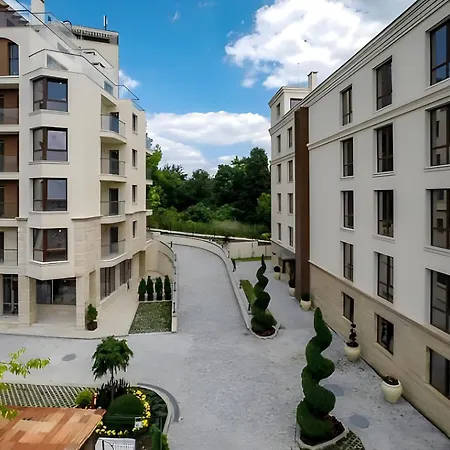 Cabacum Pleasure Beachfront - 50m To And Pool Апартхотел Варна